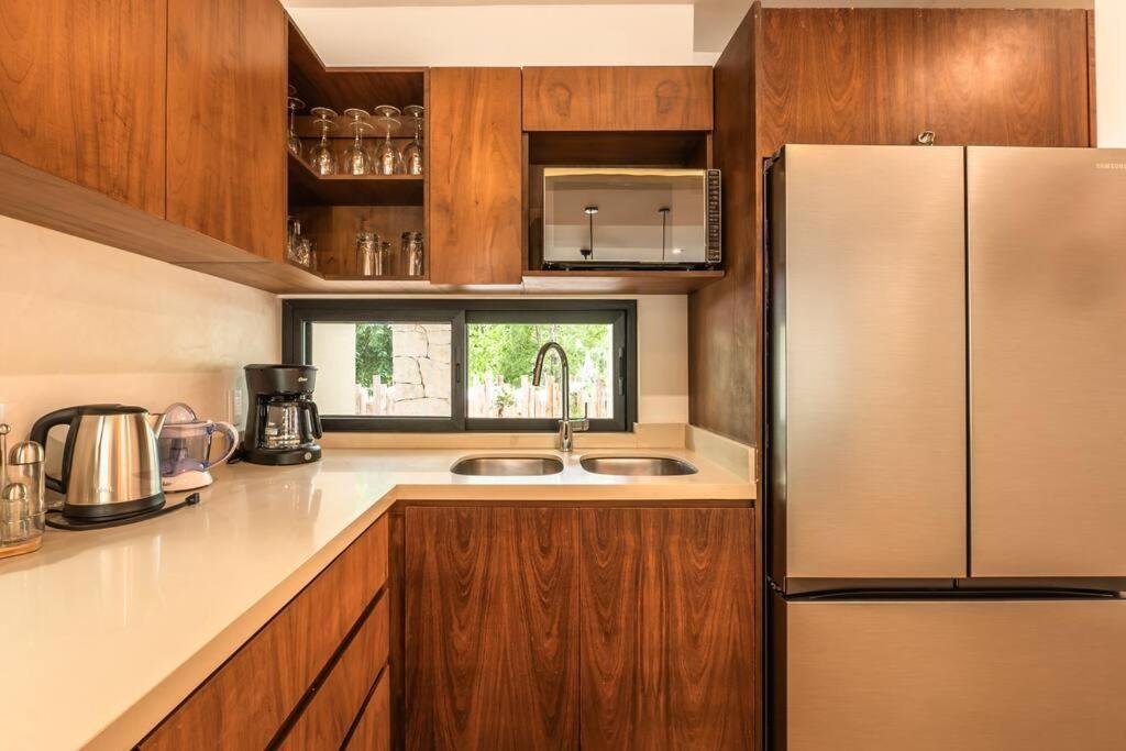 New 2 Bedroom 2 Badrooms Pool Front Concierge Apartment *