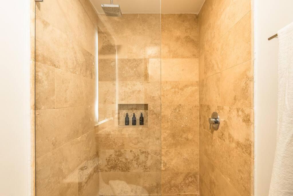 Apartment New 2 Bedroom 2 Badrooms Pool Front Concierge